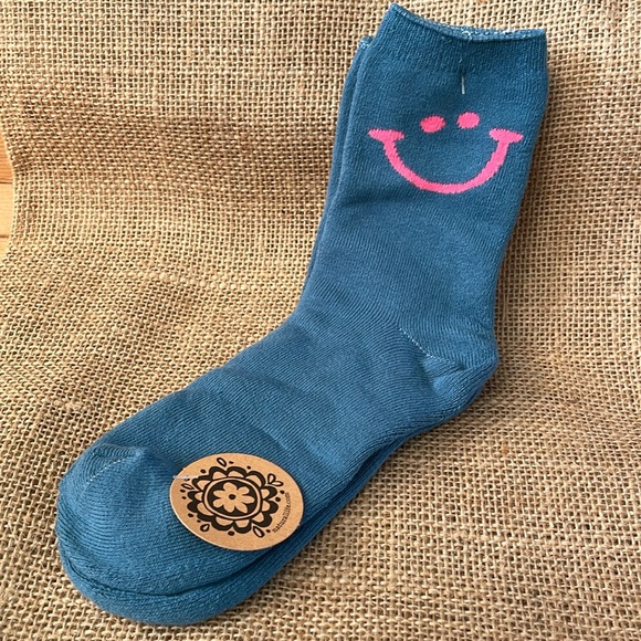 NATURAL LIFE Accessories - NWT Natural Life Roll Top Socks, hot pink smiley face on teal socks, one size